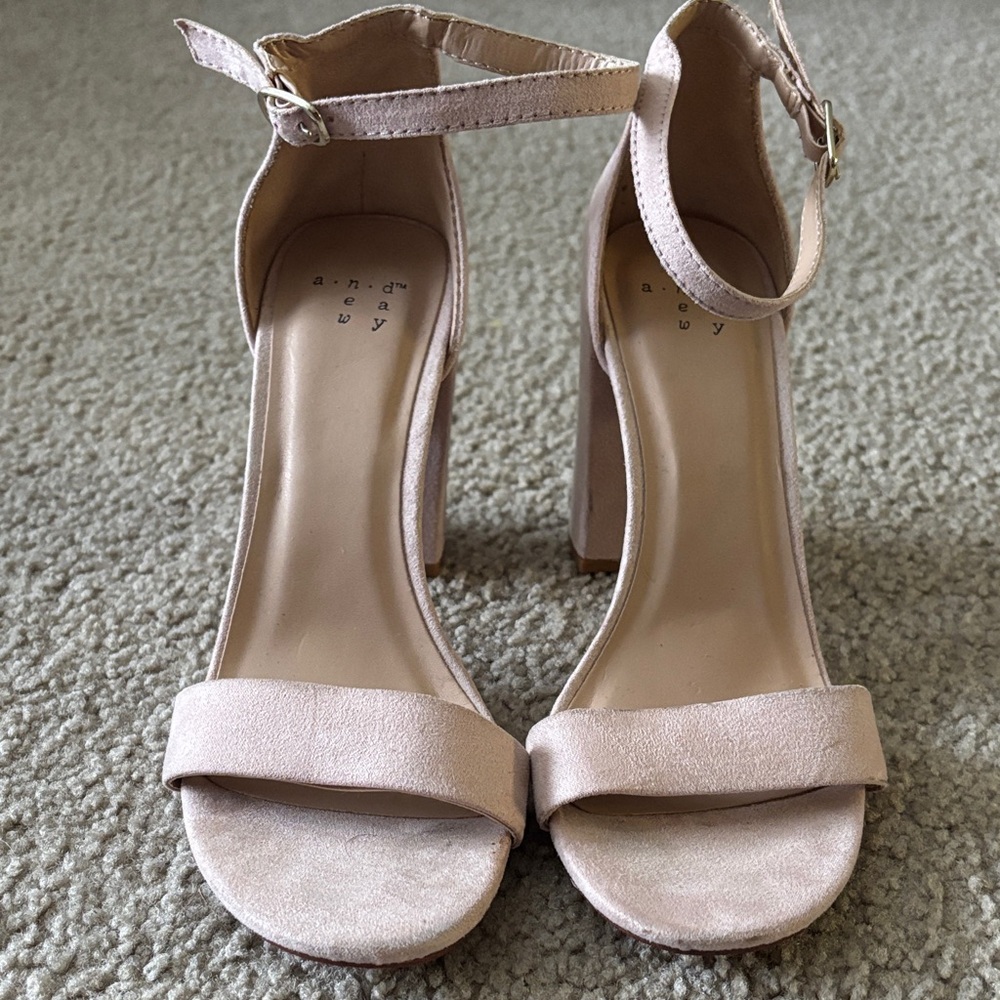 A New Day Block Heel blush with ankle strap size 6 - Picture 2 of 6